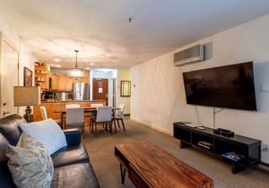 Blackcomb ski-in/out | AC | Smart TV