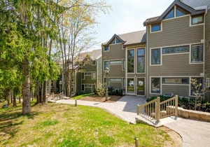 Blue Mountain Chalet Condo Ski in Ski Out 3 BR