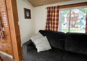 Bobcaygeon Resort - Cottage #2 (Sleeps 6)