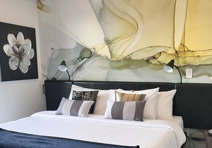 Brand New|15th Floor|Downtown Kelowna |King Bed| Stunning Lake & City Views