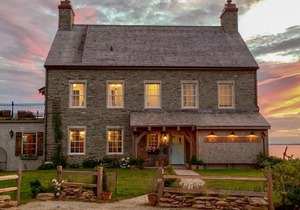 Breathtaking Chateau with 192â of oceanfront
