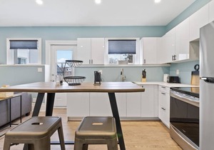 Bright and Spacious Condo in Downtown Collingwood (97043)