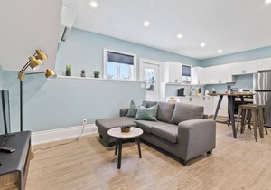 Bright and Spacious Condo in Downtown Collingwood (97043)