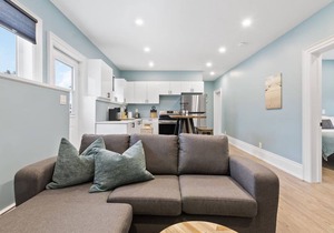 Bright and Spacious Condo in Downtown Collingwood (97043)