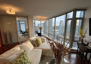 Brilliant Sunsets from 2br/2ba Luxury Suite in Yaletown near Waterfront/Seawall