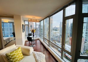 Brilliant Sunsets from 2br/2ba Luxury Suite in Yaletown near Waterfront/Seawall