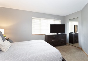 By Lake w/ Private Hot Tub, BBQ, Free Parking, & AC
