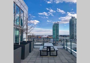 Calgary SE 4 St Luxury DT Apartment