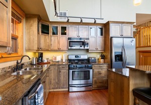 Carmel Beach Private Lodges - Unit #4. Lakefront 4 bedroom unit.