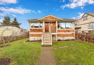Centrally Located Fernwood 3 Bedroom House in Victoria