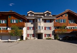 Centrally located studio suite close to village centre