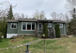 Charming Charal Greenhouse Cottage – Sauble Beach Stay Minutes from Sand & Shops