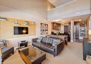 Chic 3-Bedroom [2BR+Loft] ~ Ski In-Out ~ TopFloor ~ Fireplace ~ AC