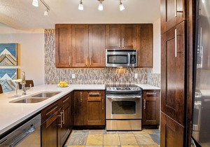 Chic 3-Bedroom [2BR+Loft] ~ Ski In-Out ~ TopFloor ~ Fireplace ~ AC