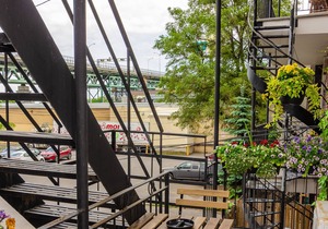 Chic Hotel Room with Terrace in front of Metro in the Village