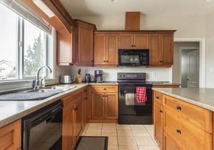 Chilliwack Family Nest, 4 bedroom, 6 beds