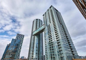 Classic Downtown Toronto Lakeview Condo With Free Parking