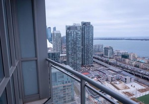 Classic Downtown Toronto Lakeview Condo With Free Parking