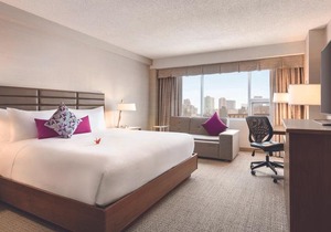 Coast Edmonton Plaza Hotel by APA