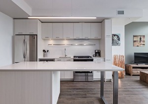 Corporate Stays - Bright and Spacious 1BR Retreat with Top-Tier Amenities