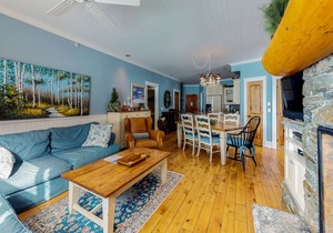 Country-chic ski-in/ski-out condo w/private hot tub & beautiful mountain views
