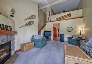 Cozy and Spacious Condo Walking Distance to Lifts and Village