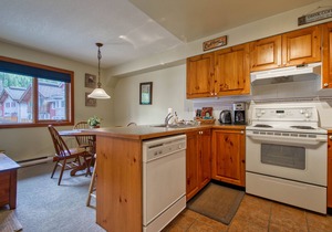 Cozy and Spacious Condo Walking Distance to Lifts and Village