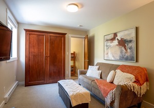 CR16 Private Hot Tub+ Secure Private Garage, Bike to Park+Lost Lake Trails!