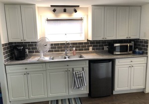 Crystal Cambridge Cottage - 5 min walk to the beach & local eateries!
