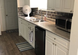 Crystal Cambridge Cottage - 5 min walk to the beach & local eateries!