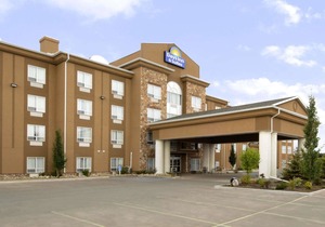 Days Inn & Suites by Wyndham Strathmore
