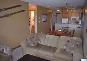 Desirable Top Floor Creekside Condo - Awesome Views - Close to trails!
