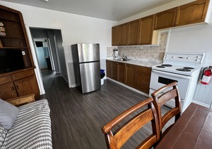 Dock Life Beach 1 - Cottage 1, Riverside 3 bedroom, 3 min walk to Beach 1