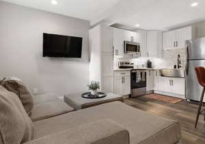 Downtown Collingwood Contemporary Studio Apartment (97039)