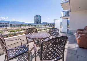 Downtown Lake-view 1 bedroom Condo in Kelowna