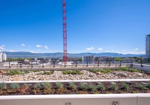 Downtown Lake-view 1 bedroom Condo in Kelowna