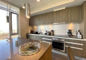 Downtown Luxury Condo in Tallest Calgary Building 35 floor
