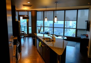 DOWNTOWN Luxury High-Rise Condo 2 BR / 2 BA Suite Next To BMO / Stampede Grounds