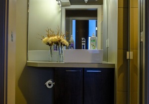 DOWNTOWN Luxury High-Rise Condo 2 BR / 2 BA Suite Next To BMO / Stampede Grounds