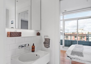 Downtown Waterfront Janion Penthouse with 270° harbour views & free parking