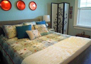 Dragonfly Cottage - Central Location, Country Charm - Walk Downtown or the Ocean