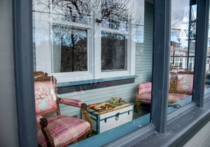 Dragonfly Cottage - Central Location, Country Charm - Walk Downtown or the Ocean