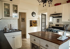 "Dragonfly Cottage" - Family / Pet Friendly - Central Location, Country Charm,