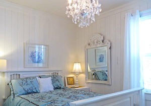 "Dragonfly Cottage" - Family / Pet Friendly - Central Location, Country Charm,