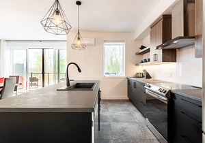 Ecological 3-bedroom condo-chalet with shared spa Lake Memphremagog