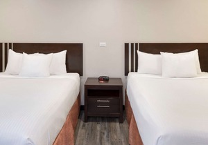 Econo Lodge Inn & Suites