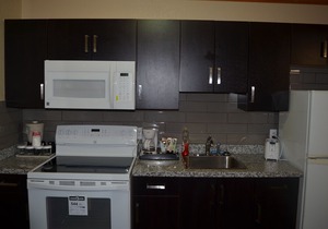 Econo Lodge Inn & Suites