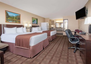 Econo Lodge Inn & Suites