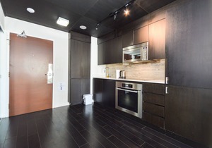 Enjoy a beautiful condo located at the heart of Downtown Toronto