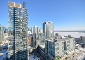 Enjoy a beautiful condo located at the heart of Downtown Toronto